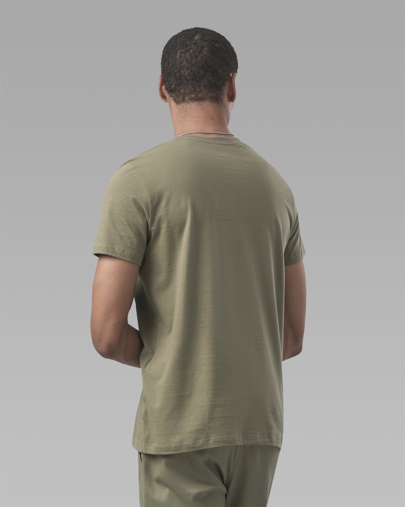 Camiseta Essencial de Algodão Orgânico Gola C Verde Oliva