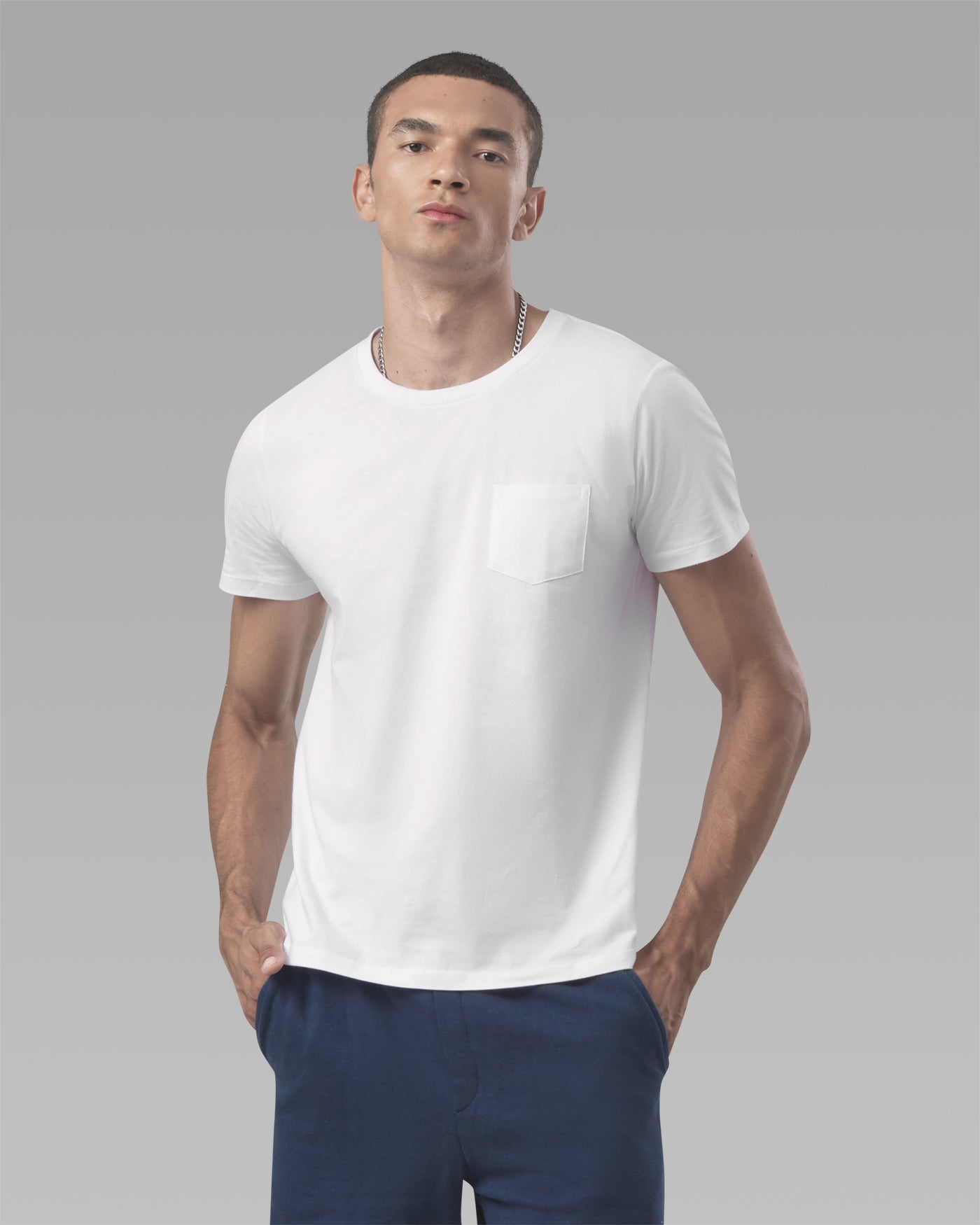 Camiseta Essencial de Algodão Orgânico Gola C Com Bolso Branca