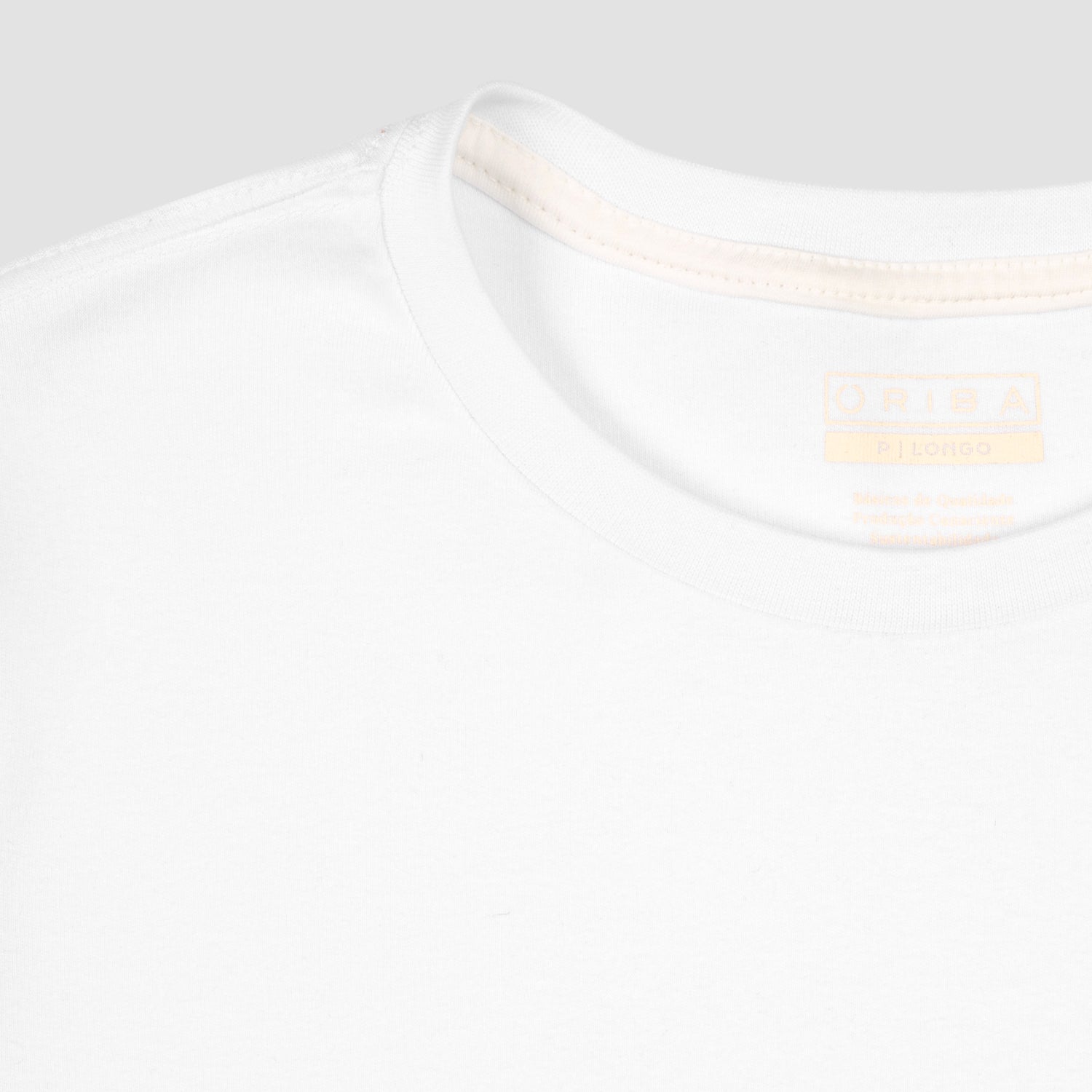 ORIBA | Camiseta Malha Dupla Gola C Manga Longa Branca Detalhe 1
