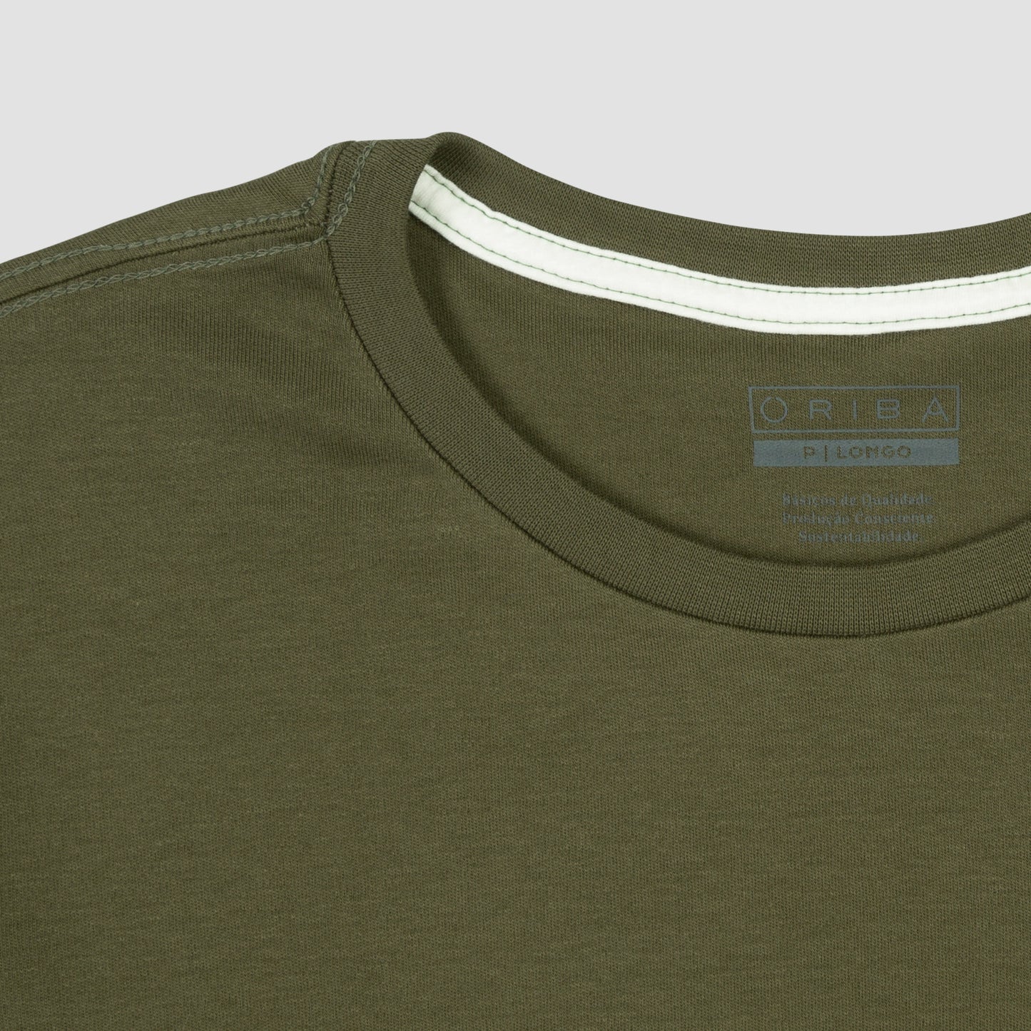 ORIBA | Camiseta Malha Dupla com Bolso Verde Detalhe 1