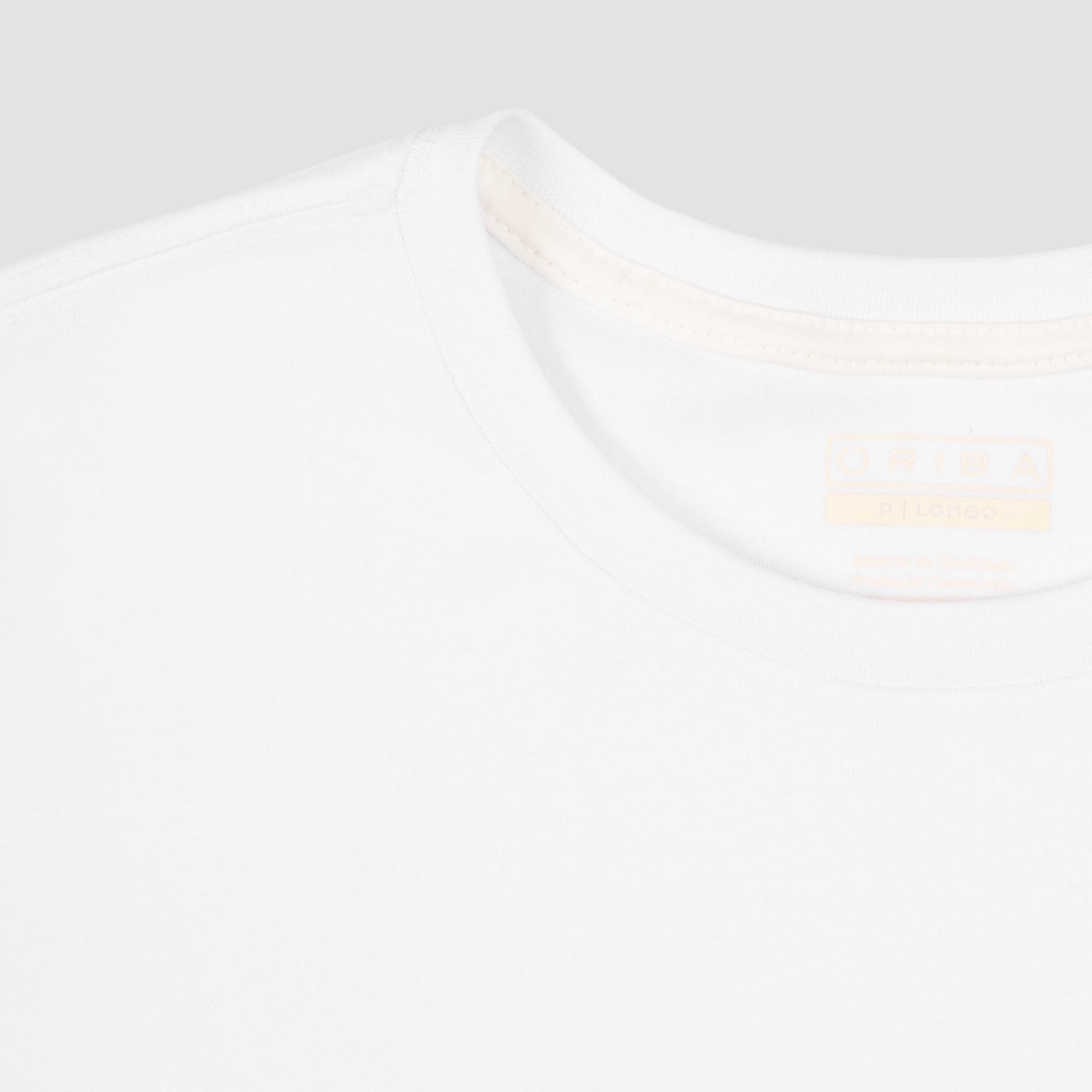 ORIBA | Camiseta Malha Dupla Gola C Branca Detalhe 1