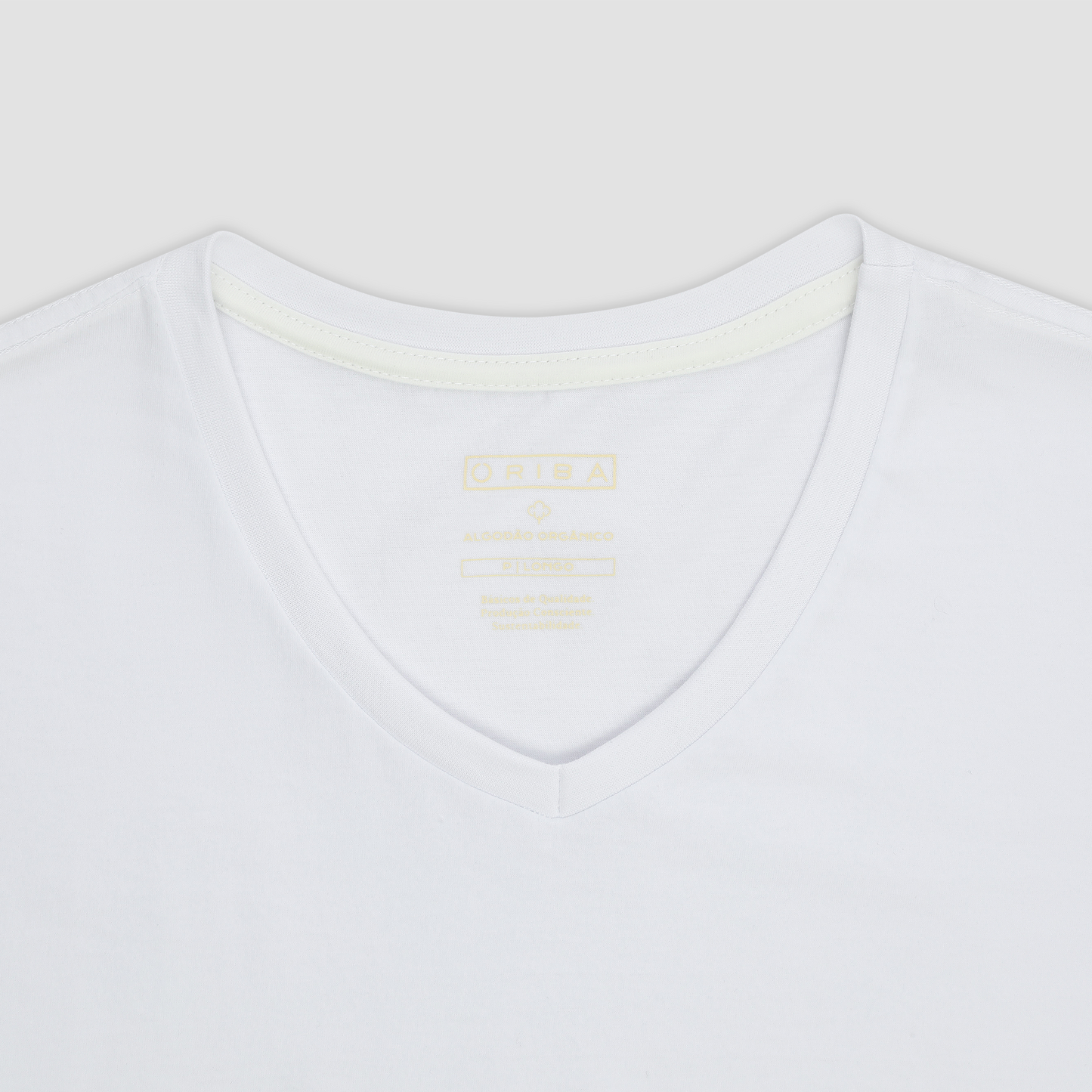 Camiseta Essencial de Algodão Orgânico Gola V Branca